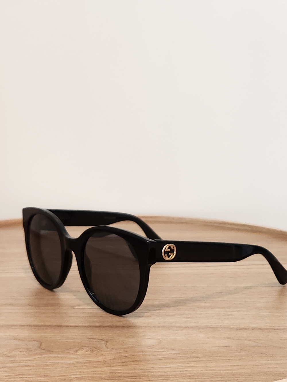 Gucci Black Round Acetate Sunglasses with Gold Logo - Picture 1 of 7